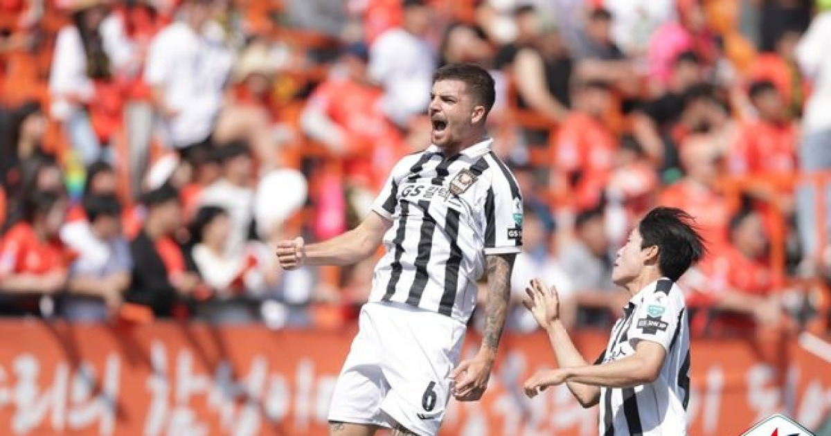 '강릉 불패 깼다' 서울, 강원 2-1 제압→승점 8점 차 선두 질주