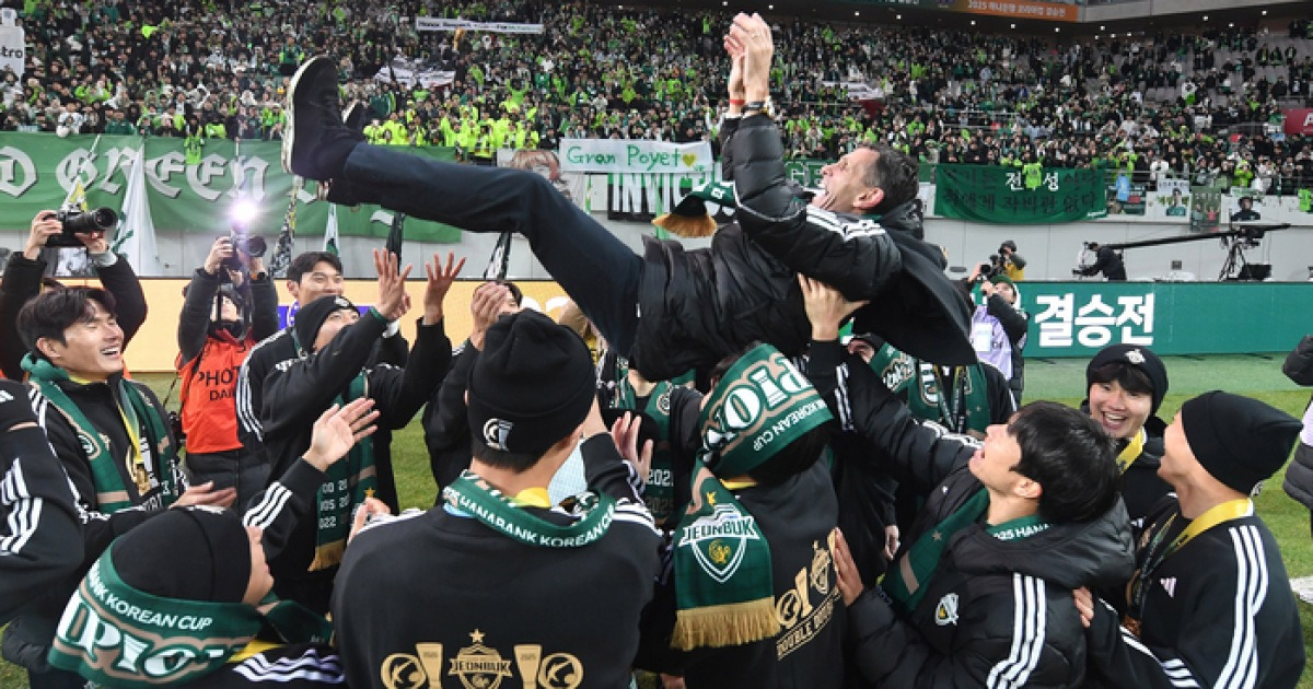 ‘더블’ 대업 뒤로 하고 한국 떠난다는 포옛 감독, 마냥 행복할 수 없던 전북의 코리아컵 우승 