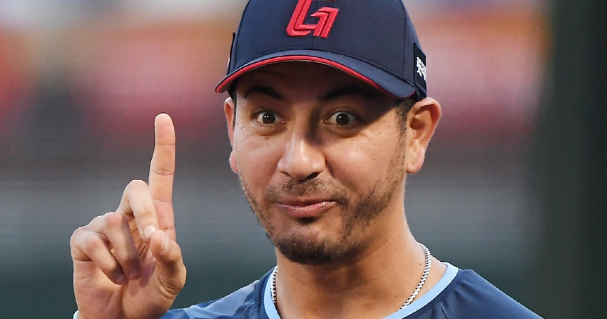 ERA 8.05 정말 이게 전부니? 롯데 벨라스케즈, 변화구가 안 긁힌다 → '데이비슨의 저주' 소리 안 들