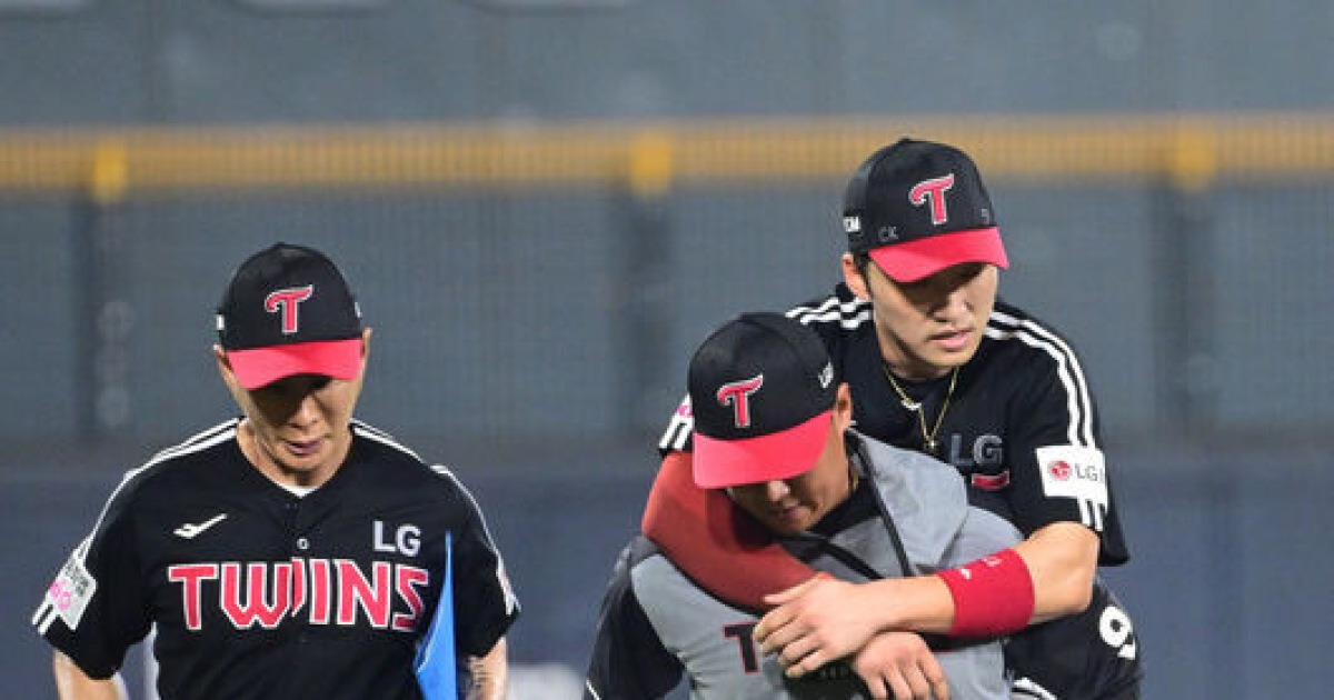 ‘와’ LG 60억 FA 회복력 실화? 발목 인대 손상에도 “주말 수비 됩니다!” 투혼…결국 감독이 말