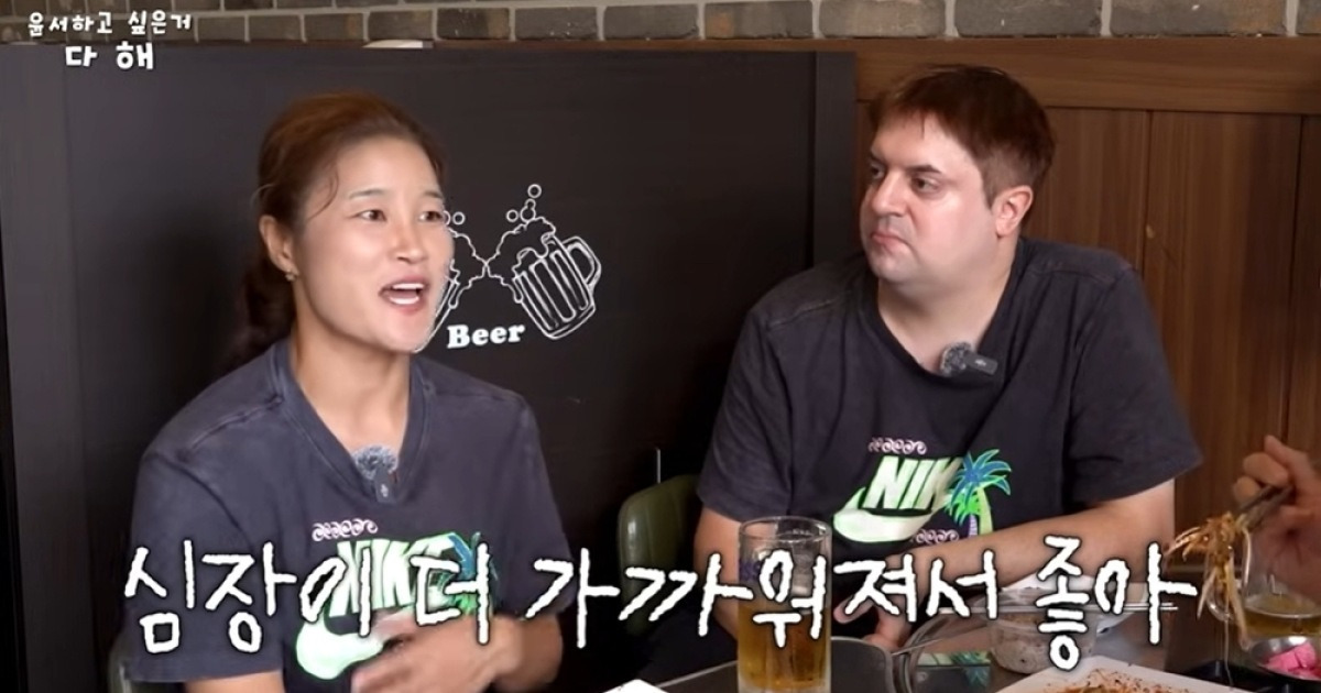 가슴 수술했던 김혜선 “독일 남편, 보형물 뺐더니 심장 더 가까워져 좋다고”(윤서하고)