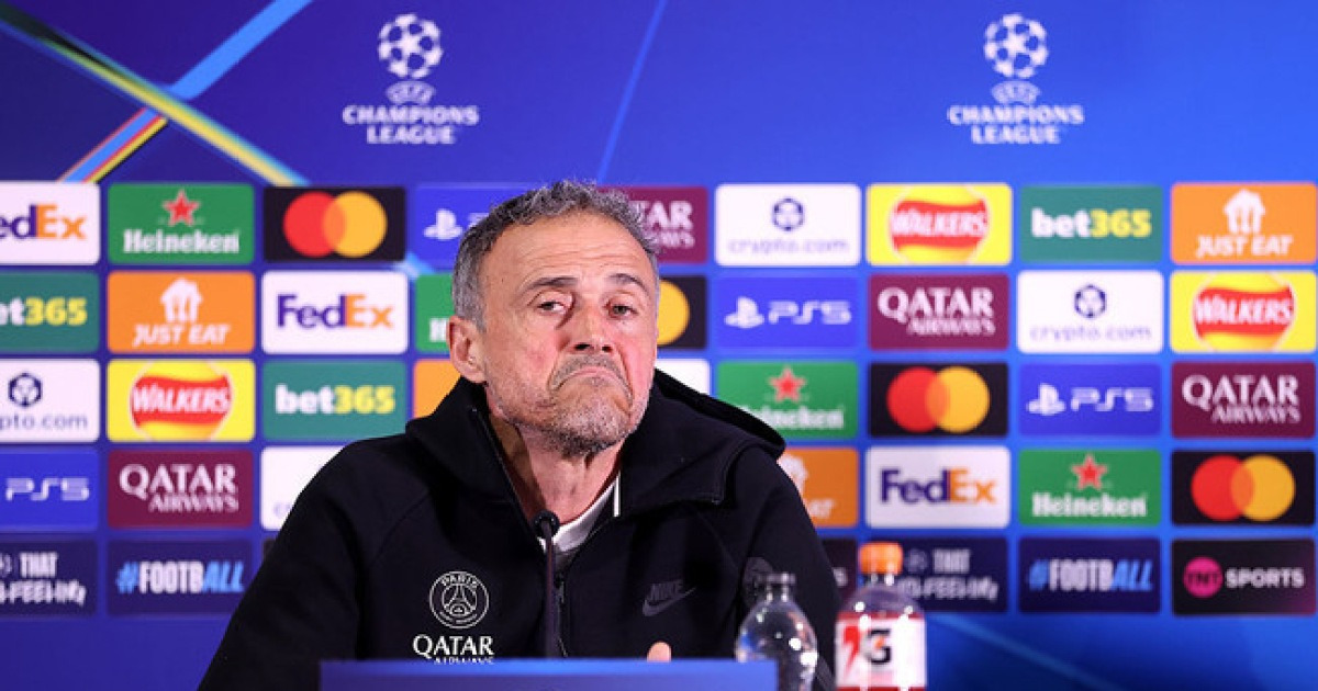 "왜 갑자기 3백을?" '적장' 엔리케도 깜짝 놀란 슬롯의 '3백 운영'...결과는 유효슈팅 0회+점유율 26%