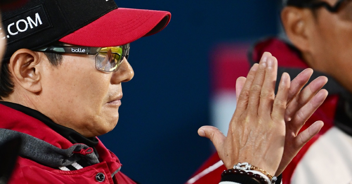 2연승 LG 염경엽 감독 “오스틴, 팀 리더다운 활약..김영우-유영찬 완벽한 피칭”