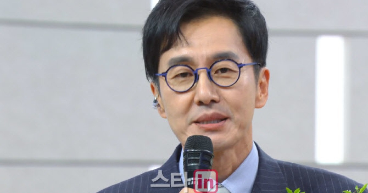 'KBS 퇴사' 김재원 아나운서, '아침마당'서 큰절로 작별 인사