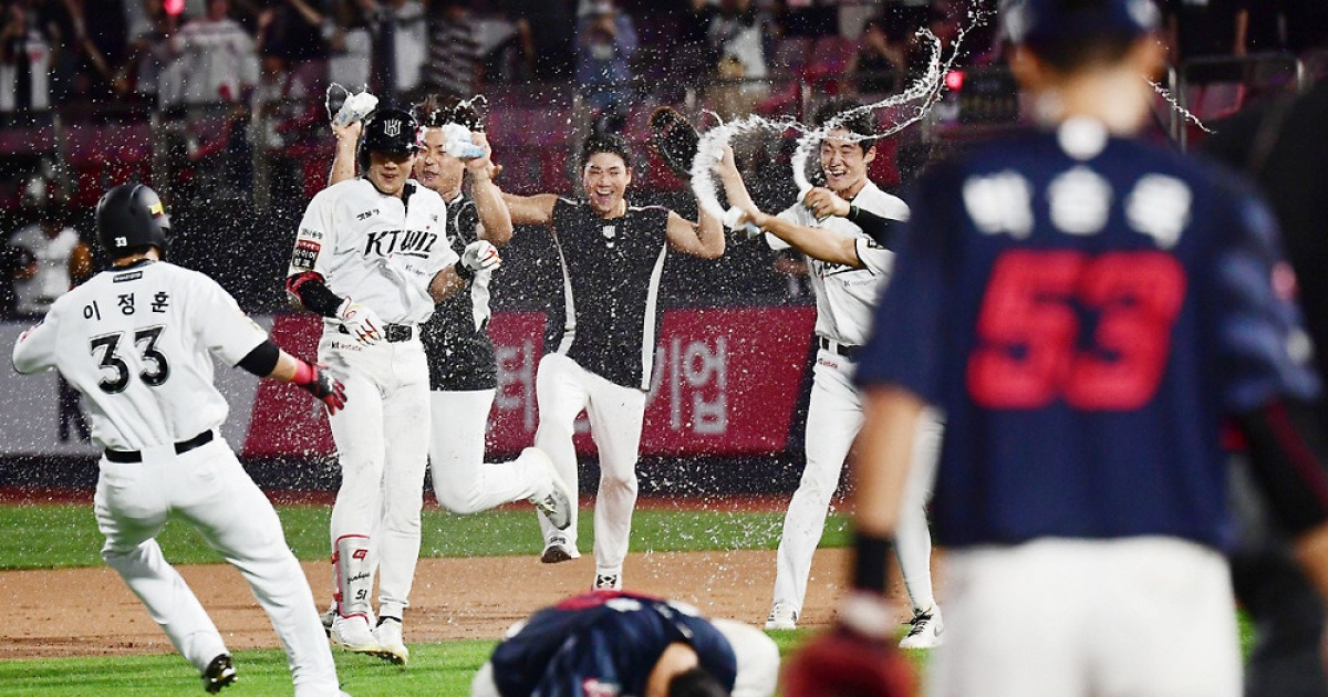 '급하게 중견수 바꿨는데 3루수 실책이라니...' 끝내기 실책으로 허망하게 패배. 롯데는 6위 추락[