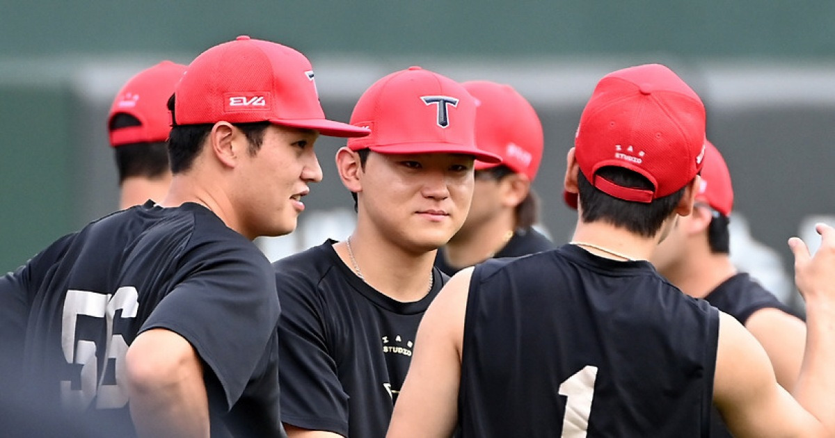 돌아온 김도영, 사직 복귀전 앞두고 즐거운 미소로 워밍업[부산 현장]