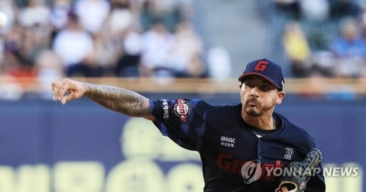 '10승 데이비슨 버리고 왜?' 롯데 벨라스케즈, 2경기 연속 부진...제구난 심각