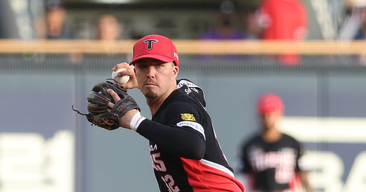 “이렇게 많은 경기 뛴 적 없을 것”… ‘체력 이슈’ KIA 내야의 사령관, 2루수로 이동 [SD 수원 