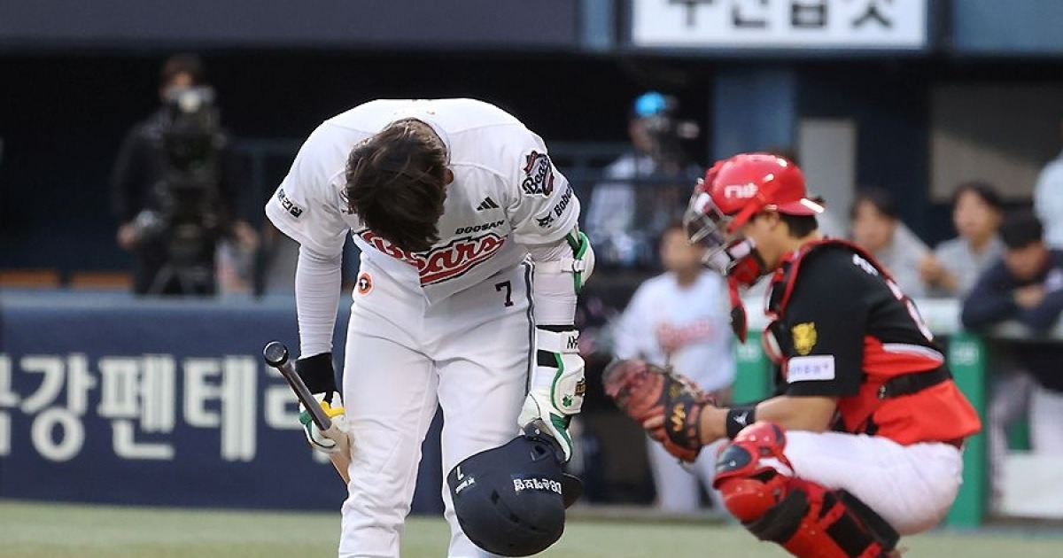 KIA에서 12년, 유니폼은 바뀌어도 정은 남아 있었다… 박찬호 90도 인사에 KIA팬들도 따뜻한 격려