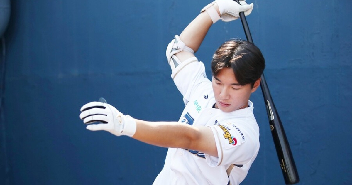 "아깝다" 이대호가 한탄한 19세 신인이 KIA로 트레이드 됐다…초대형 거래에 포함된 유망주는 누