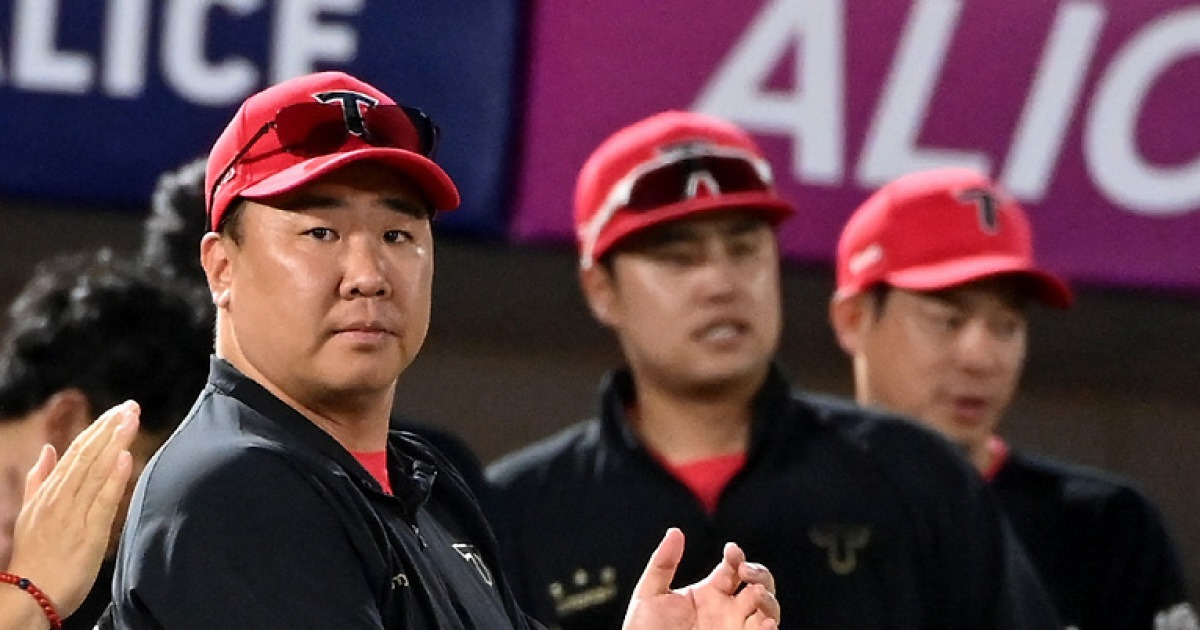 "배터리 파트, 김도현 다 반성해야" 데이비슨에 또 맞은 충격...이범호 감독 왜 쓴소리 날렸나 [창