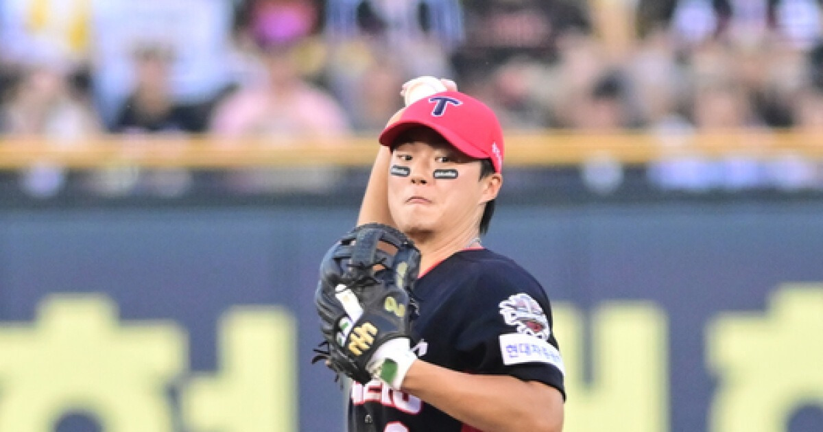 무사 만루 막아낸 어메이징 수비, 멀티히트까지...1R 천재 내야수, 1군 남겨둔 이유 실력으로 증명