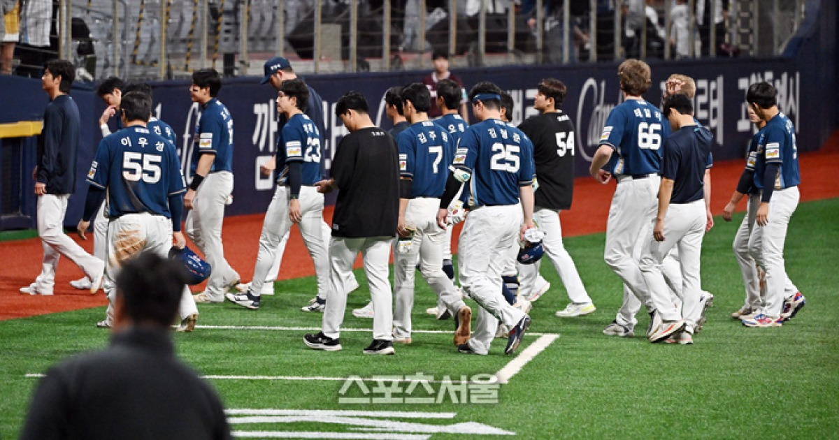 ‘12㎏ 빠진’ NC 이호준 감독, 타선 부진에 속앓이…“더그아웃 분위기 처지지 않게” [SS고척in]