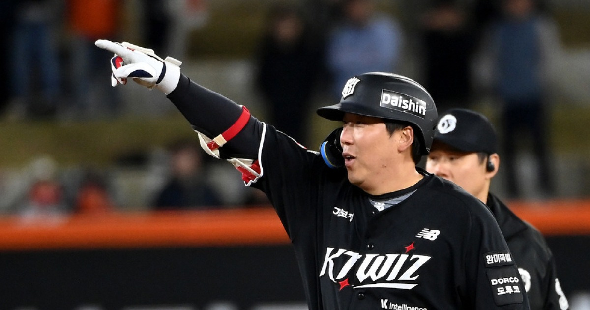 260분 혈투 끝낸 김현수! 9회 싹쓸이 3타점 결승타…'4G 40점' KT, 한화 잡고 창단 첫 개막 4연승 → '