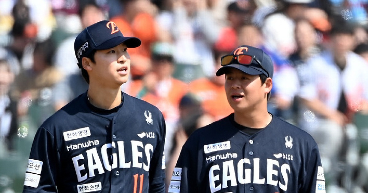 '봄 롯데 어떻게 이겨요' 엄상백 7실점 와르르, 칭찬 일색 → 또 위기 [부산 리포트]