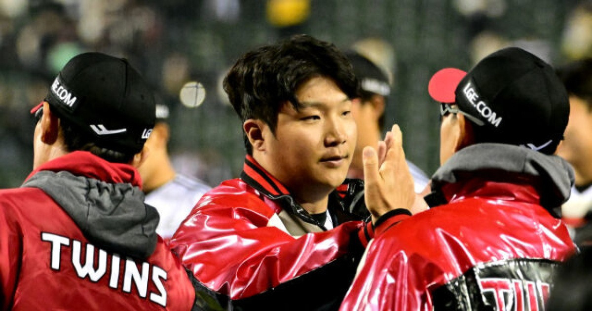 “계속 (허벅지)신호를 주는 거니까” 문보경도 한국도 LG도 ‘루즈·루즈·루즈’는 안 된다…300