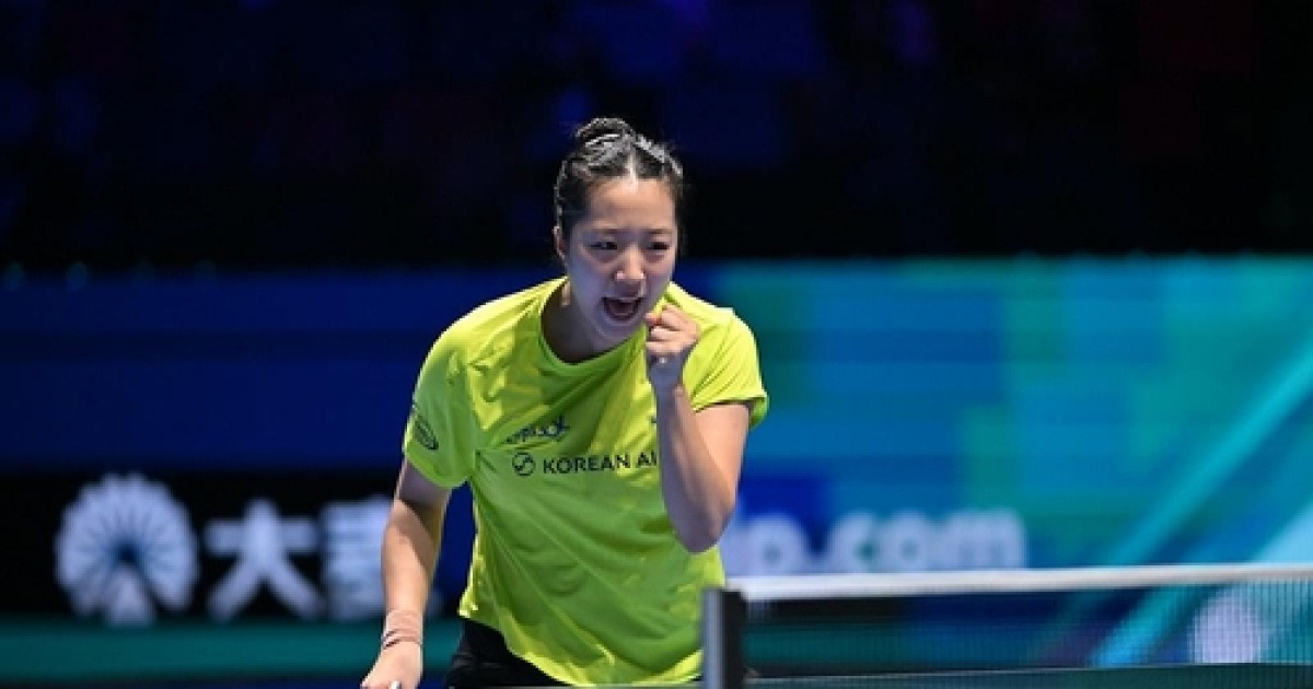 '한국 여자 탁구 최초' 신유빈, 월드컵서 세계 3위 천싱퉁에게 설욕하고 4강행