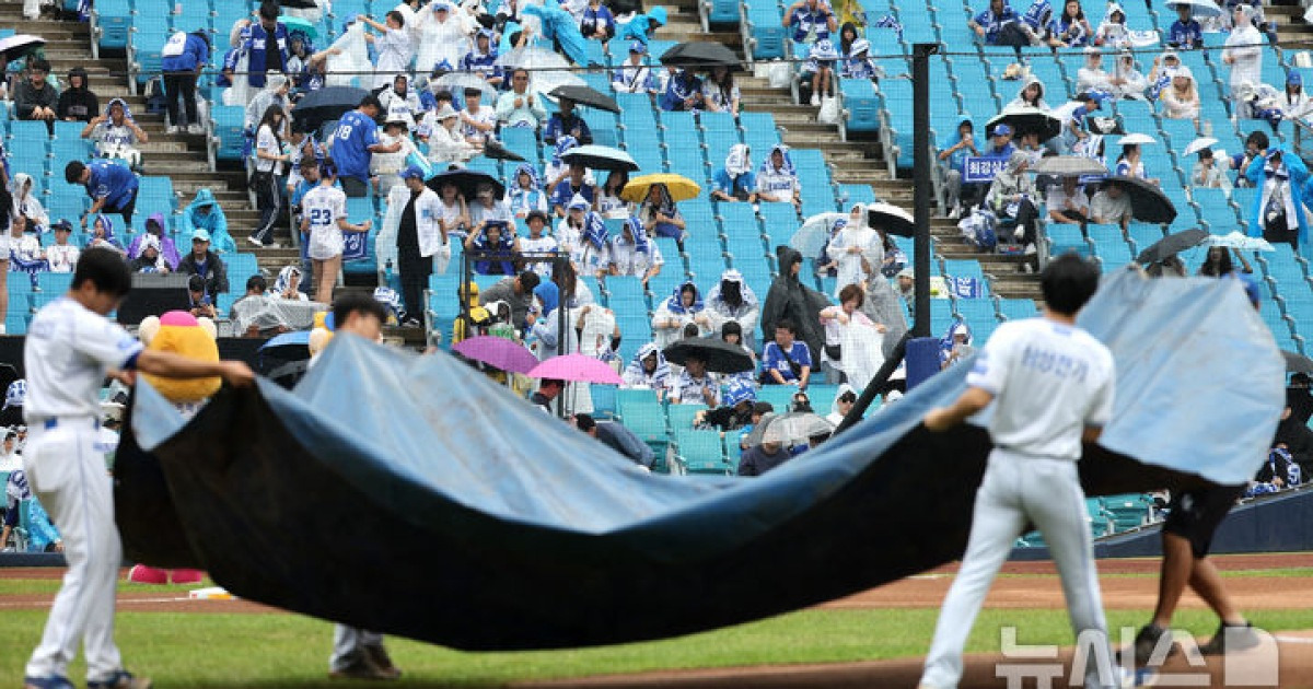NC-삼성 WC 2차전도 가을비로 개시 지연…"2시45분 시작 목표"(종합)[WC]