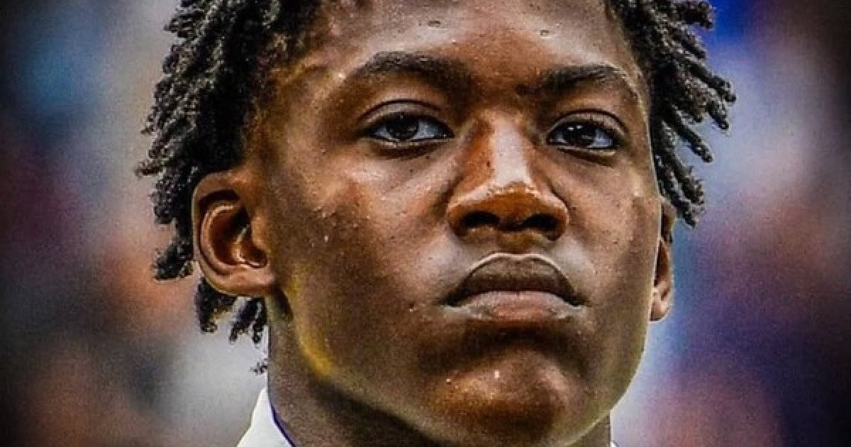 맨유, 끝내 결단 내렸다 '이적 요청'...05년생 성골 유스 MF 매각 허용 "단, 대체자 영입이 선행 조