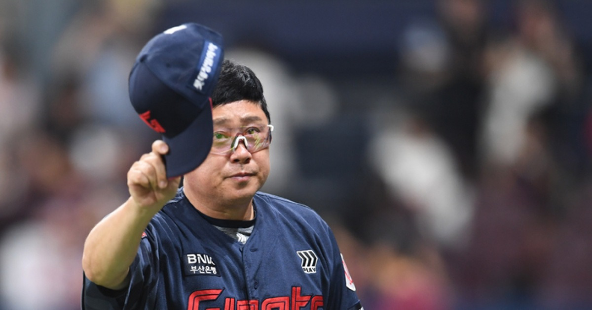 ‘역대급 암흑기’라니→롯데, 내년시즌 달라지려면…김태형 감독도 “한 번 더 믿어주십쇼”  