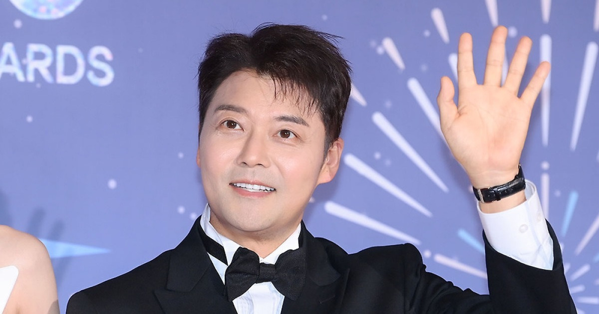 고개 숙인 전현무, '나혼산' 게시물에 '좋아요' 포착…두 달째 멈춘 SNS 근황