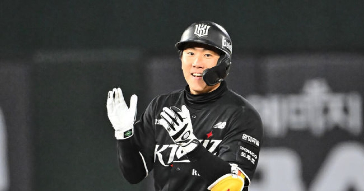 '와 7연패 꼴찌' 롯데 이기는 법을 잊었다...'롯데 출신' 오윤석 쐐기 3타점 폭발, 공동 1위 등극 [