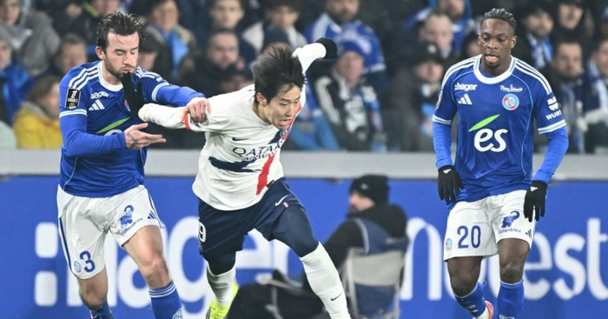 ‘게임 체인저’ 이강인 향한 엔리케 감독의 ‘물개박수’…퇴장 악재 이겨낸 맹활약, 이래서 