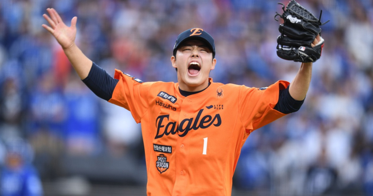 “폰세 공을 먼저 봤더니” 너무 좋아도 문제네…‘불펜 문동주’가 해결책 [PO]