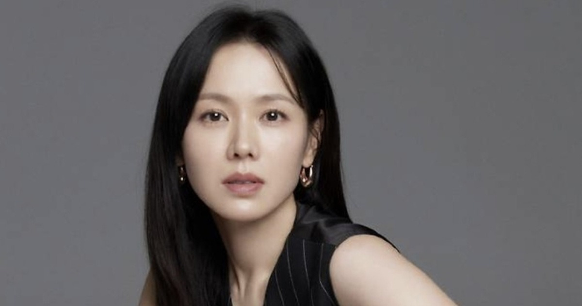 [인터뷰]손예진 “연예인 도덕적 잣대 높은 한국, 실직 안 당하려 늘 몸 사리죠”