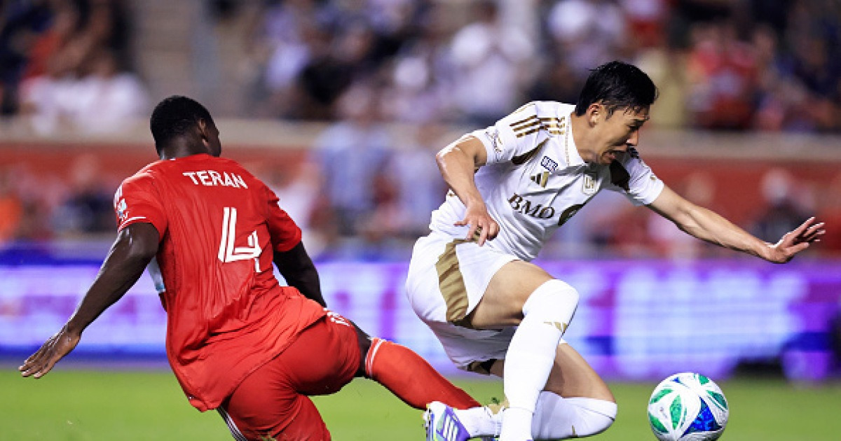 “SON 25살처럼 쌩쌩하잖아?” 토트넘팬들 극대노, 손흥민 이적시킨 레비 회장 저격