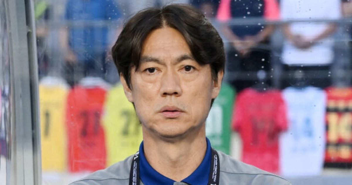 "우리가 일본보다 더 잘했다, 실점 빼면 위험한 장면 없었어"...홍명보 감독, 한일전 패배에도 '3