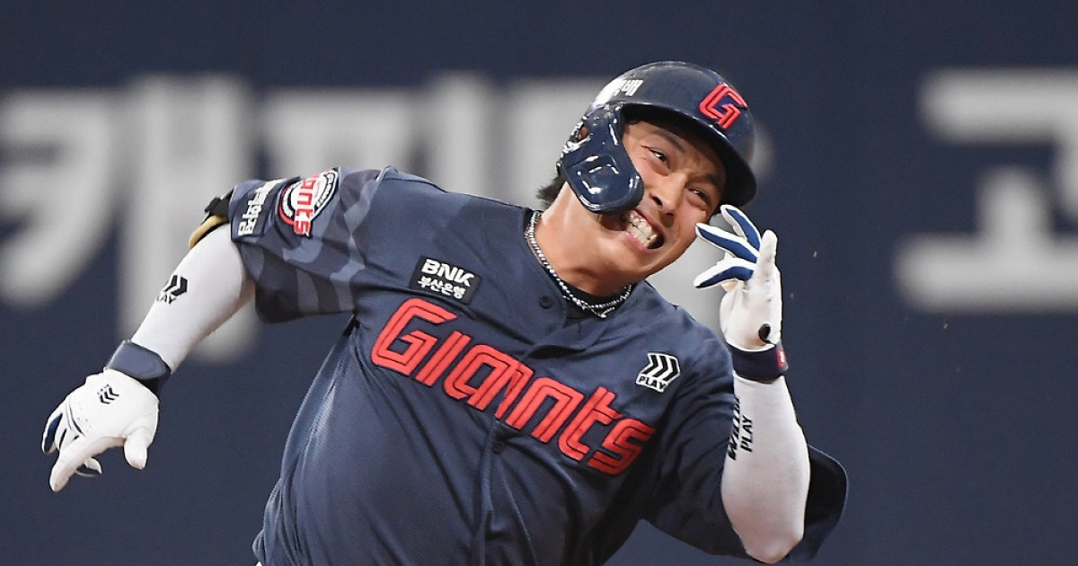 어떻게 이리 안 풀리냐...갈 길 바쁜 롯데 또 암초, 황성빈 부상으로 2군행 [부산 현장]