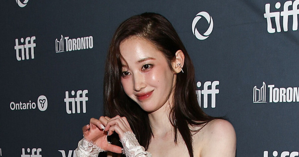 토론토 간 전종서, 시스루 드레스 택했다…치명적 미모