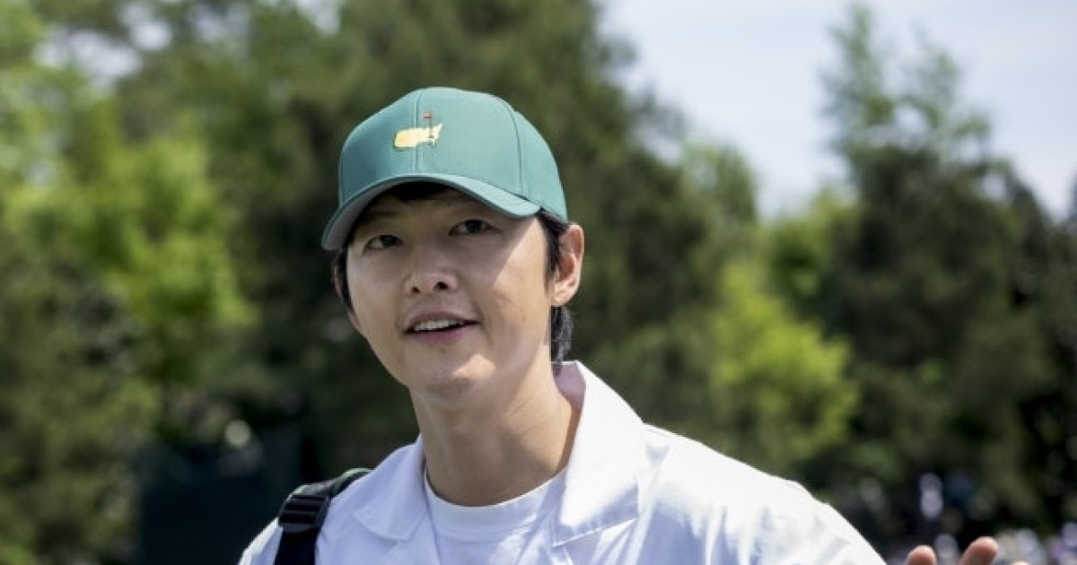 임성재 캐디로 나선 송중기, “나이스 퍼트”…마스터스 파3 콘테스트 우승한 라이, “좋은 것인