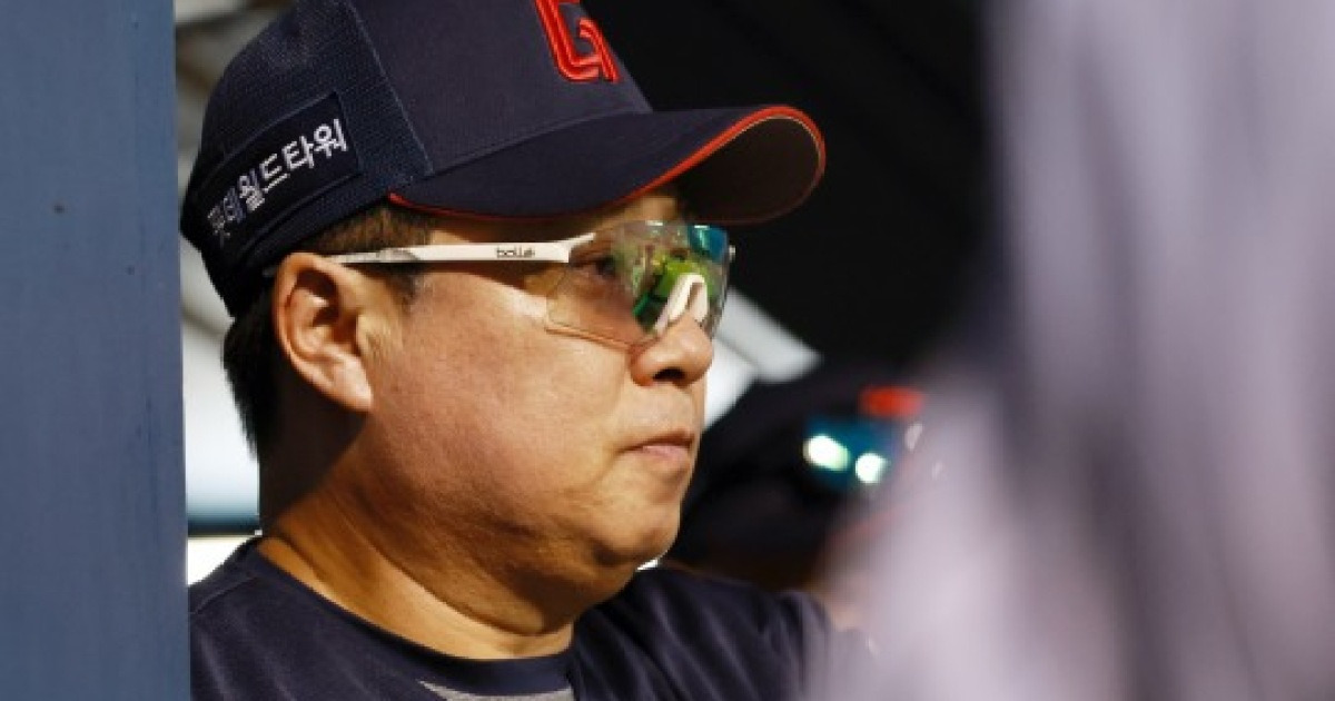 롯데, 개막 10경기 중견수 4명 기용...김태형 감독 "지금은 타격감 좋은 황성빈이 낫다"