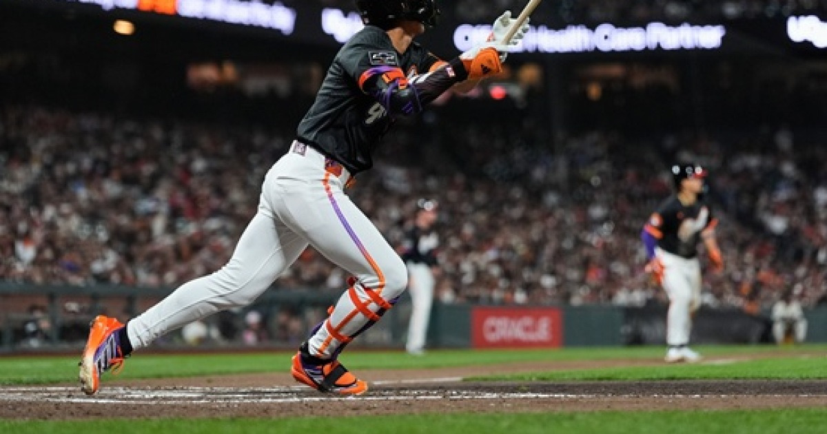 이정후, 또 가을야구 없이 조기 귀국…'13일 만의 타점', 그러나 SF 8-9 충격 대역전패→4년 연속 PS 