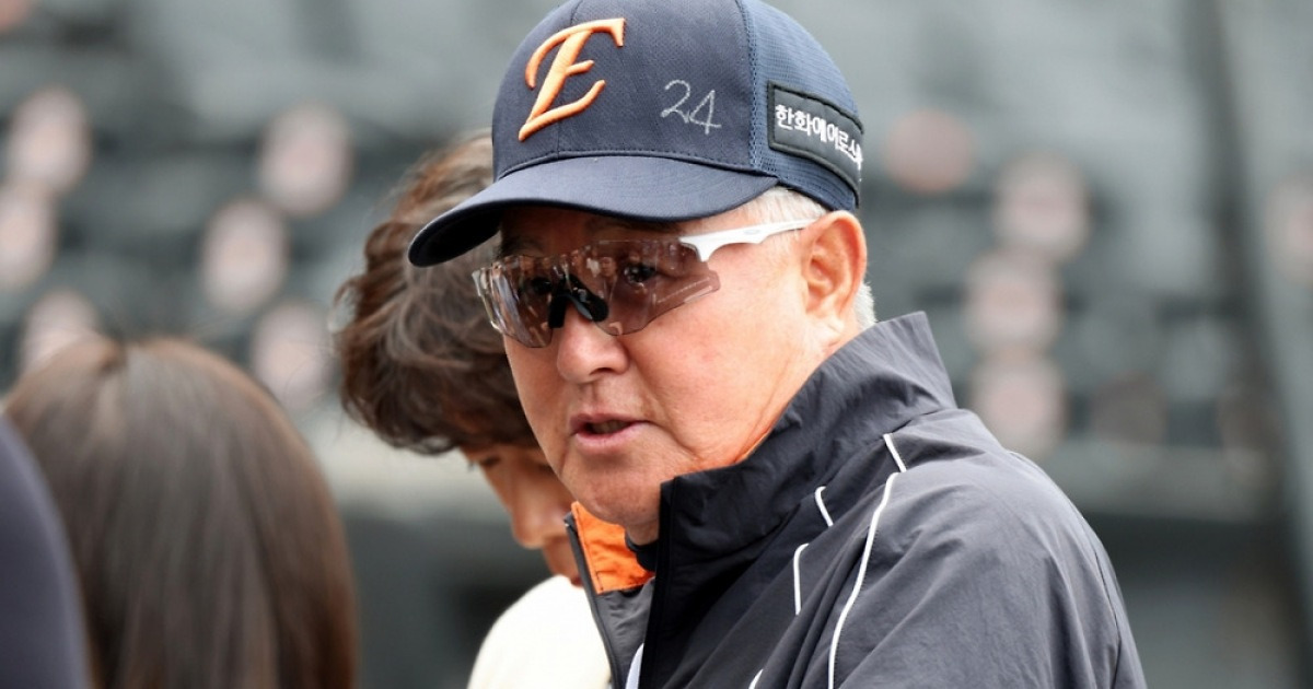 "팬들에게 죄송했다" 6연패 탈출에도 고개 숙인 68세 노장 "류현진이 큰 역할했다... 6연승도 할 수