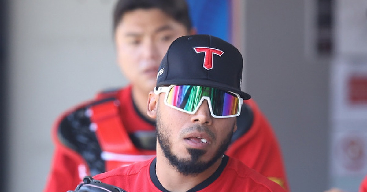 '14억 승부수' KIA 이렇게 안 풀리나, 전직 외국인도 부상이다…완전 교체 카드급 왜 어렵나