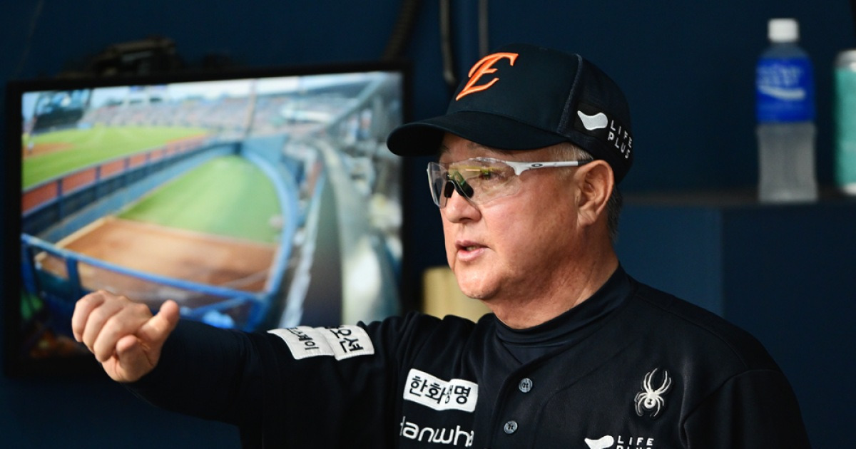 ‘1군 복귀’ 노시환, 곧바로 4번 배치..김경문 감독 “그래도 한화 4번타자, 부담 덜어내야”