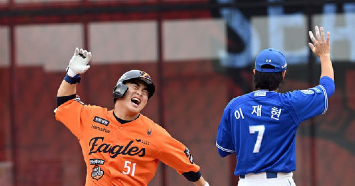 가라비토 빗나간 홈 토스, 한화 순식간에 3점 뒤집었다…문현빈 몬스터월 직격 싹쓸이→5득점 빅