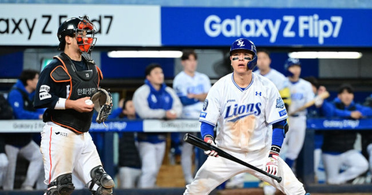 ‘아니, 정신을 어디다…’ 강민호의 2구 삼진, 피치클락 위반→공 2개로 삼진→동점 찬스 무산 