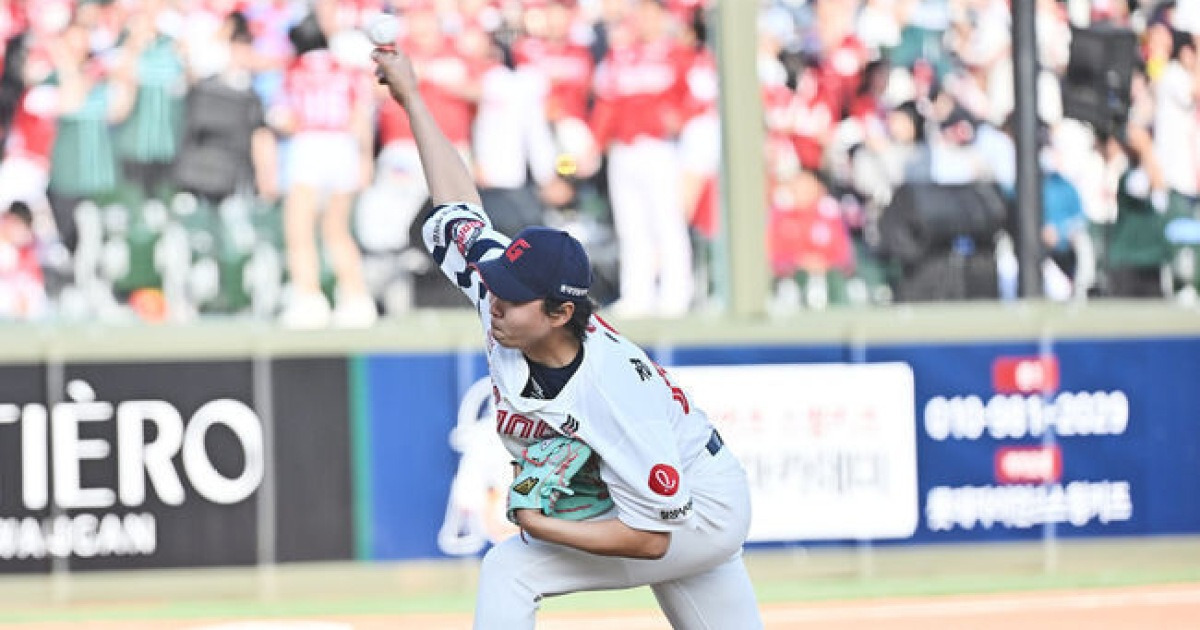 "어제처럼 던지면 못써" 허무한 볼볼볼볼…'초대형 트레이드' 김태형의 애제자 향한 쓴소리 [오!