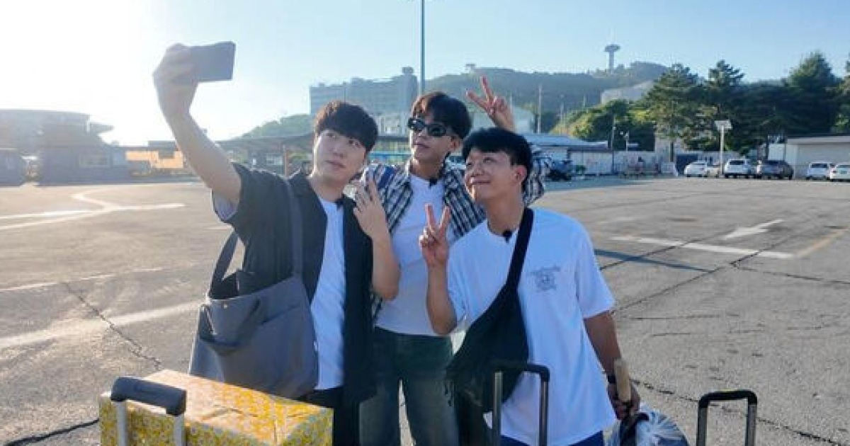 '섬총각 영웅' 임영웅, '찐친'들과 섬마을 총각으로 변신