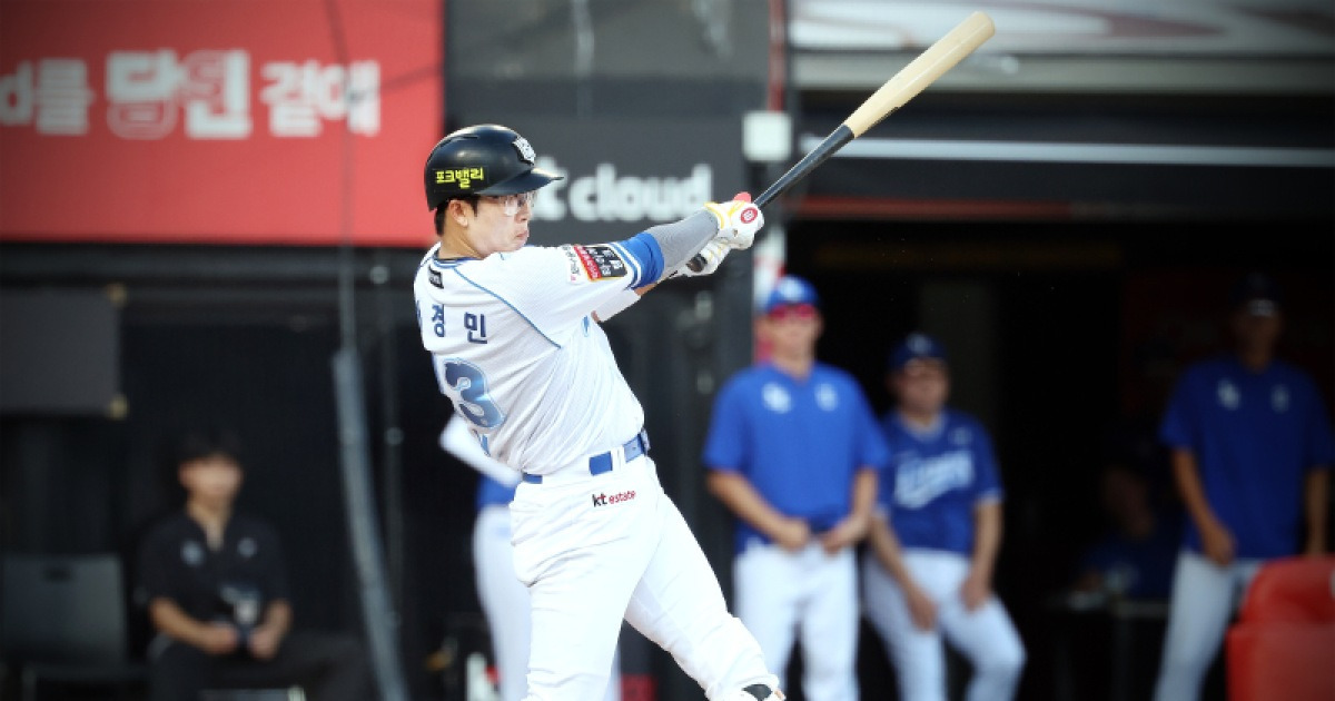 '9회 보크로 시작된 4득점' KT, 삼성에 '0-3→4-3' 극적인 역전승 [IS 수원]