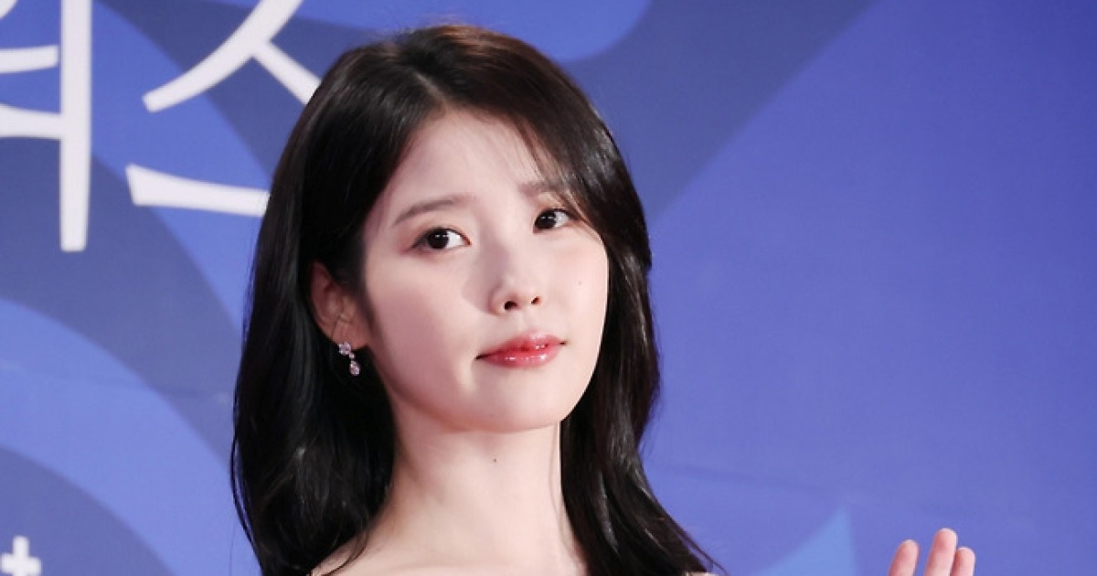 "역대급 미담 확산"..아이유, '女주연상' 직후 '의리' 챙겼다! 트와이스·도경수 공연 출석 [★FOCUS]