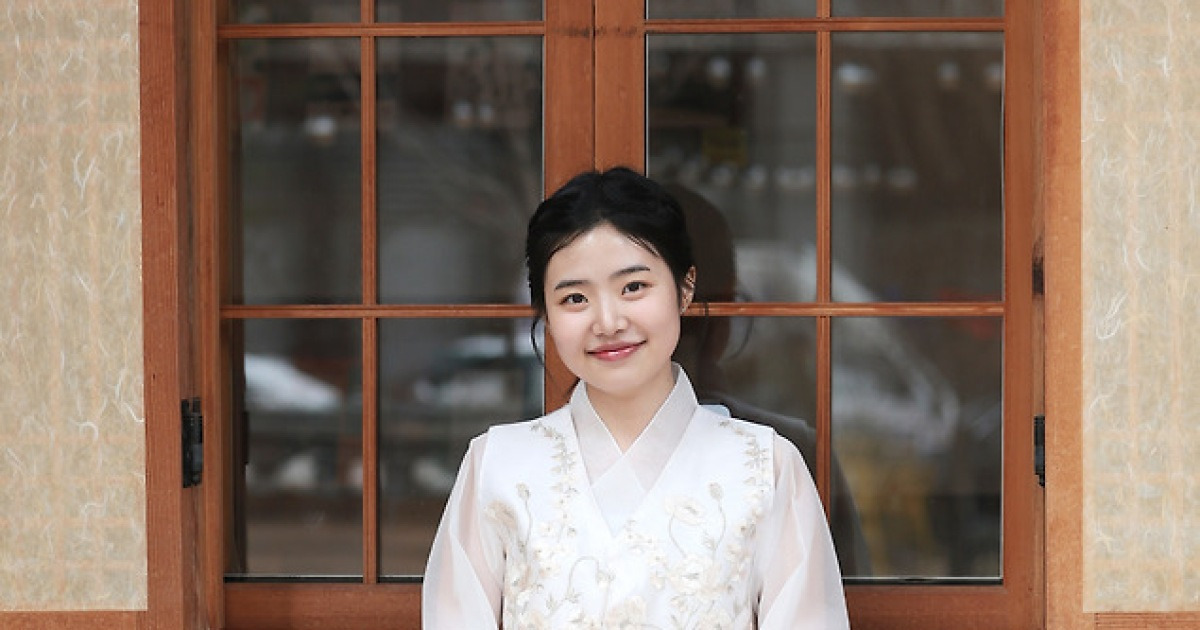 '나혼산'서 보고픈 최지수 "집에선 청소광…매주 알바도 3개씩" [한복인터뷰]③