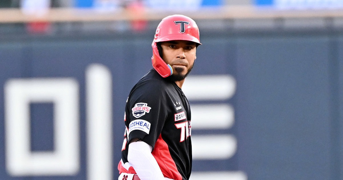 KIA '2.2억의 기적' 2루수 깜짝 이동→첫 홈런 '쾅'…카스트로도 곧 터진다? 꽃감독 "끝나고 20홈런 