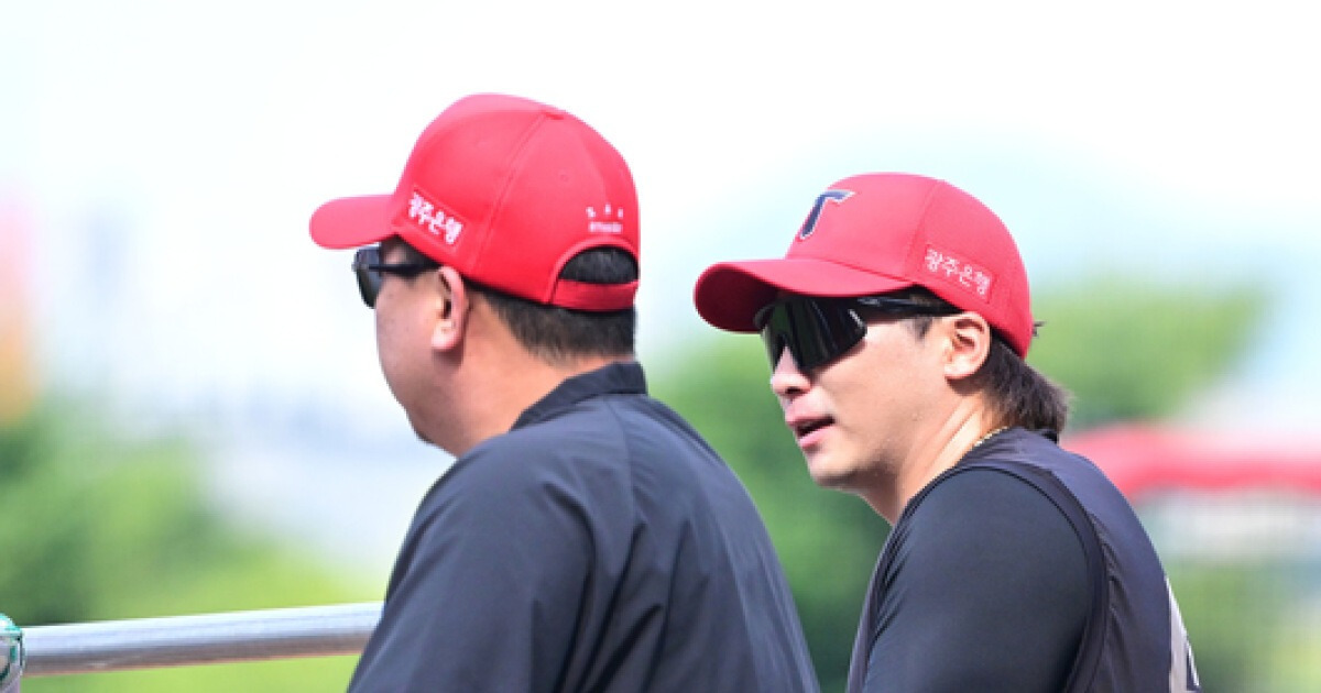 "수비 안하면 은퇴 빨라져, 풀타임 도전" 꽃감독 우익수 고민 삭제할까, DH행 거부하는 캡틴의 자