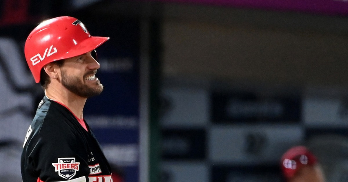 충격의 3연속 루킹 삼진...한가운데 직구 그냥 보내고, 변화구에 속수무책...위즈덤을 어찌할꼬 [