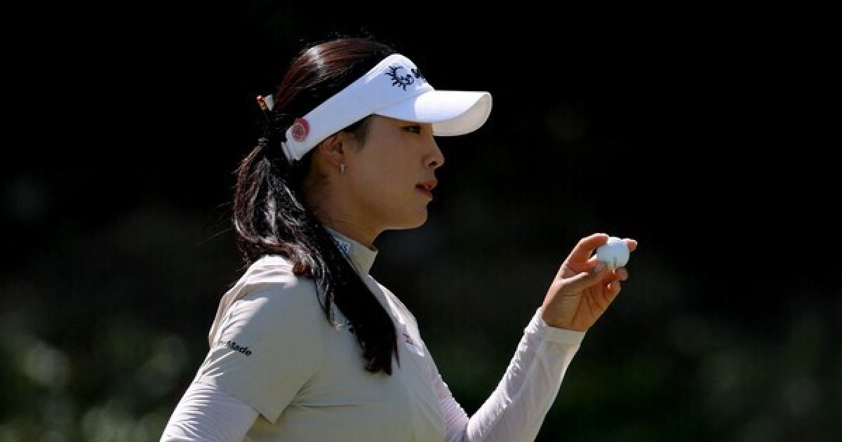 '9홀 29타' 앞세운 윤이나, LA 챔피언십 2R서 선두 경쟁 [LPGA]